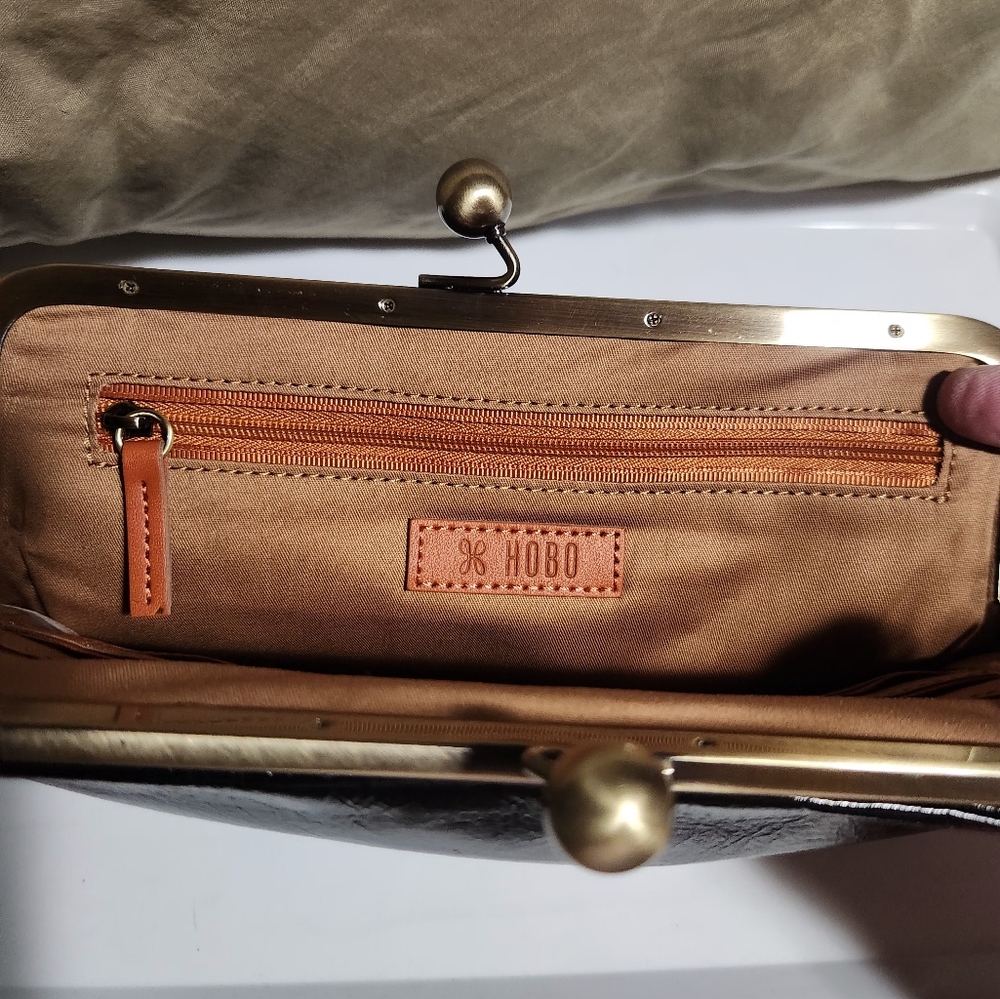 Hobo The Lauren Black  Frame Leather Clutch/Crossbody w/kisslock Brass Hw- NEW - Picture 4 of 6